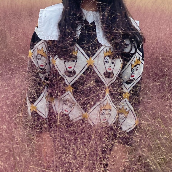 H&M Disney Evil Queen Sweater from Snow White Size L Knit Disney Villain - Picture 8 of 9